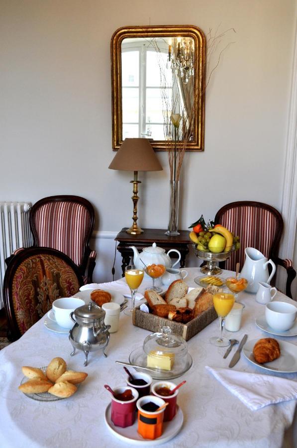 Chambre De Flore Bed & Breakfast Versailles Bagian luar foto